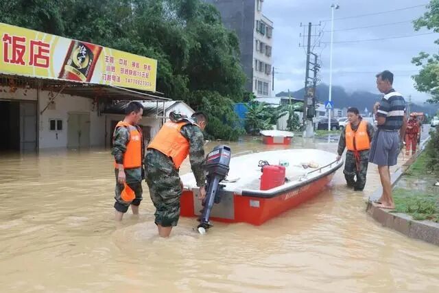 汕頭警備區(qū)組織民兵馳援潮州搶險(xiǎn)救災(zāi)