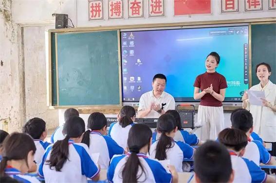 “燃星計劃”助力百千萬工程公益音樂課堂走進汕尾海豐
